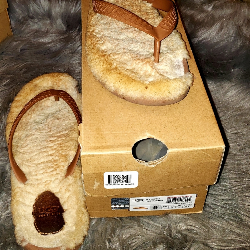 UGG SANDALS